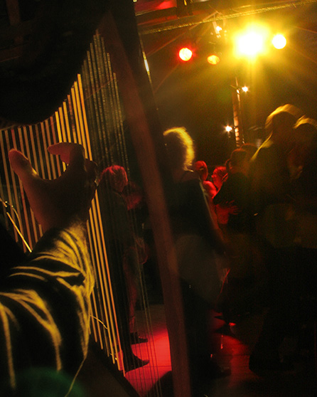 Solo harp playing for dancing